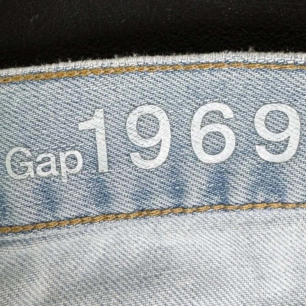 Gap 1969 Sexy Boyfriend Shorts Light Wash Distressed Denim W30 Button Fly